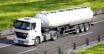 Établissement stable et TVA : la société étrangère redevable malgré l’autoliquidation de ses clients